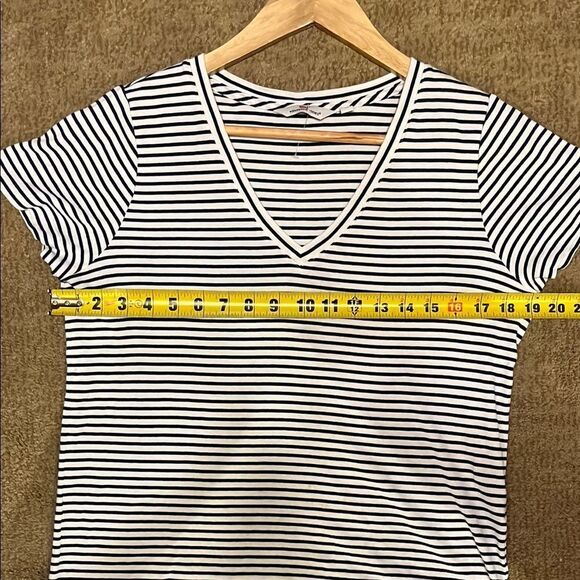 Vineyard Vines Classic Striped V-Neck Tee - Picture 5 of 7